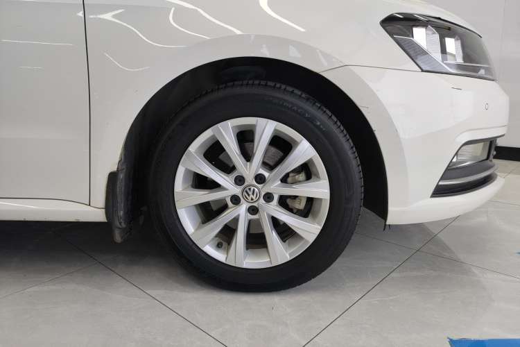 Used Volkswagen Lavida 2017 1.6L Automatic Comfort Edition
