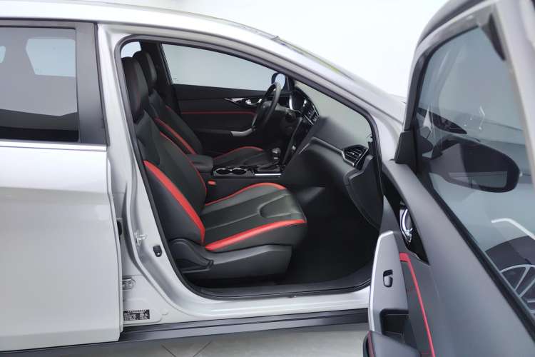 Used Venucia D60 2019 100 000 Honor 1.6L XL CVT Chenku Edition China VI Standard
