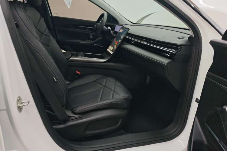 Used  L6 2024 125km PLUS Dragon Edition