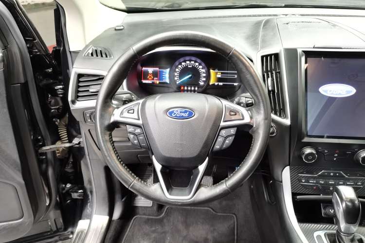 Used Ford Edge 2015 2.0T GTDi Two-Wheel-Drive High-Line Version

