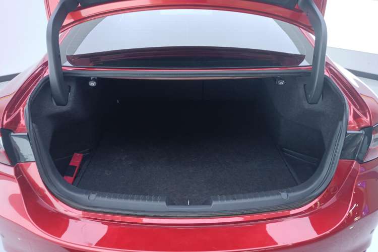 Used Mazda Atenza 2021 2.0L Blue Sky Luxury Edition
