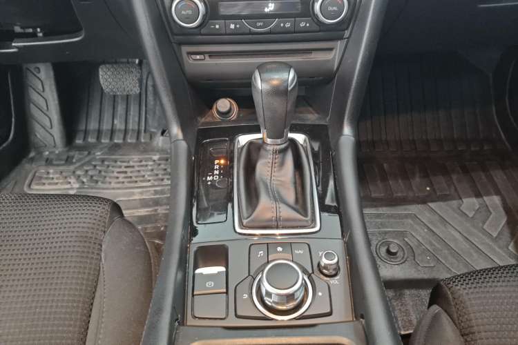 Used Mazda Mazda 3 Axela 2017 Sedan 1.5L Automatic Luxury Model Emission Standard China V
