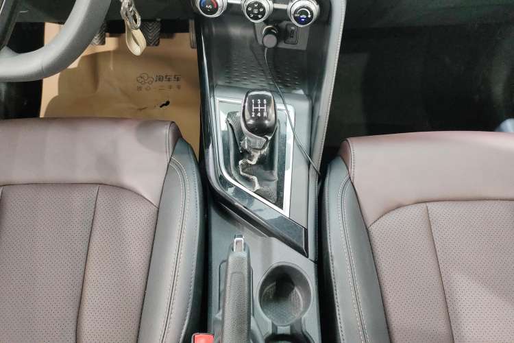 Used Changan CS15 2019 1.5L Manual Entry-Level Version China VI Standard
