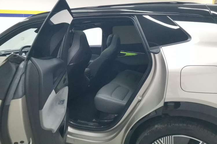 Used Lynk & Co 08 EM-P 2023 220km All-Wheel-Drive Performance Halo
