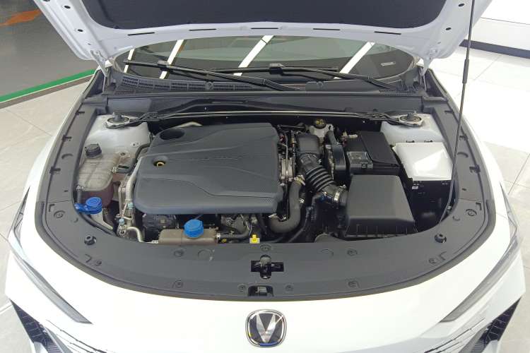 Used Changan UNI-V 2023 1.5T Premium Model
