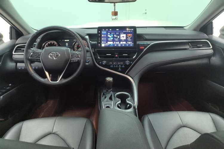 Used Toyota Camry 2023 2.0G Luxury Edition
