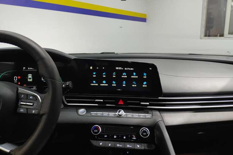 Used Hyundai Elantra 2023 1.5L CVT LUX Prestige Edition
