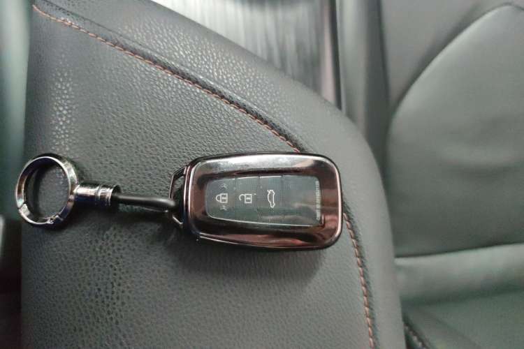 Used Toyota Camry 2021 2.0G Luxury Edition
