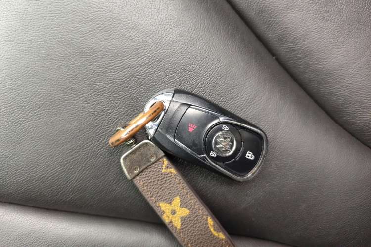 Used Buick Envision 2018 20T Two-Wheel-Drive Elite Model
