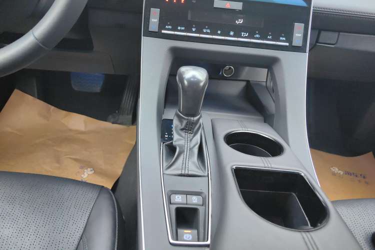 Used Toyota Avalon 2019 2.0L XLE Premium Edition China VI