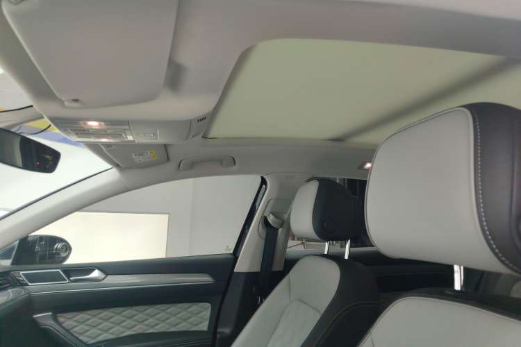 Used Volkswagen Magotan 2023 2 Million Units Limited Edition 330TSI DSG Leading Version
