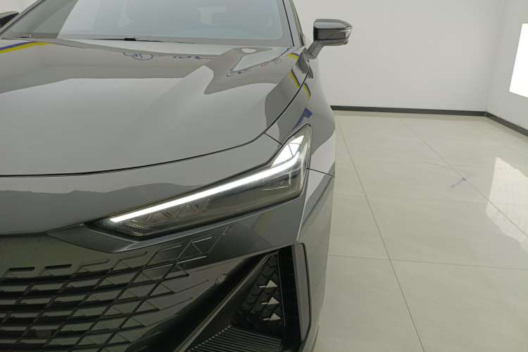 Used Changan UNI-V 2022 1.5T Prestige Version