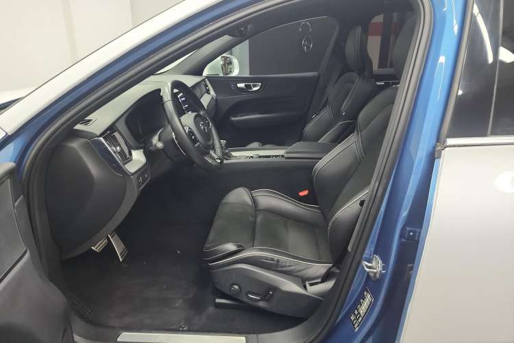 Used Volvo XC60 2018 T5 4x4 Smart & Sporty Edition
