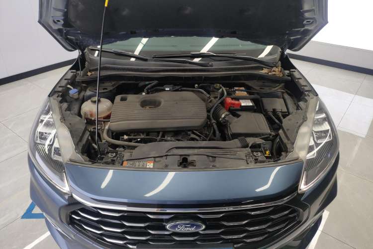 Used Ford Escape 2020 EcoBoost 245 Two-Wheel-Drive Titanium Edition
