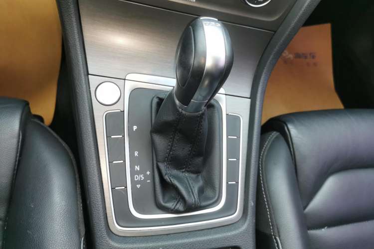 Used Volkswagen Golf 2016 230TSI Automatic Luxury Version
