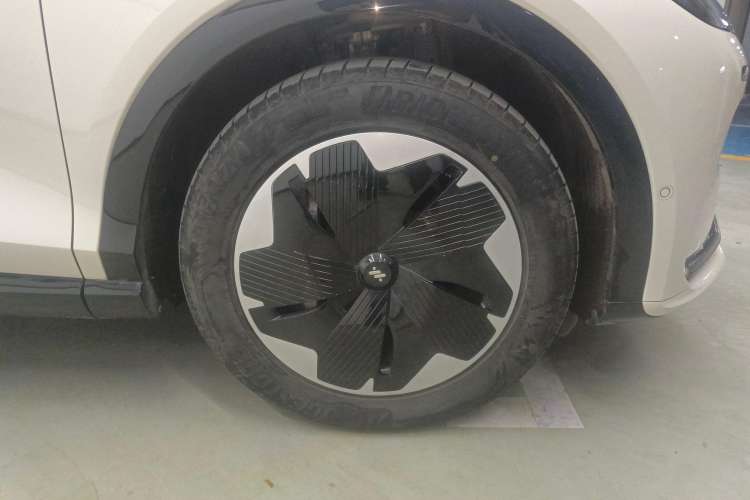 Used  LS7 2023 77 kWh Urban Fit Rear-Wheel Drive
