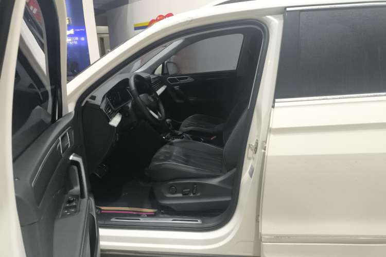 Used Volkswagen Tiguan L 2022 330TSI Automatic Two-Wheel Drive R-Line Enhanced Edition
