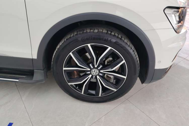 Used Volkswagen Tiguan L 2020 330TSI Automatic Two-Wheel Drive Smart Luxury Edition China VI Standard
