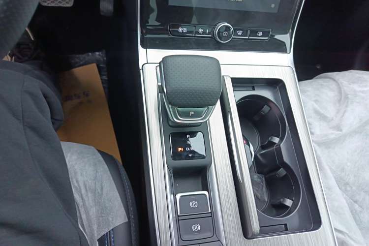 Used Roewe RX5 2023 PLUS 330TGI Automatic Trendsetting Smart Edition
