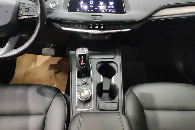 Used Cadillac XT4 2018 28T Two-Wheel Drive Leading Version
