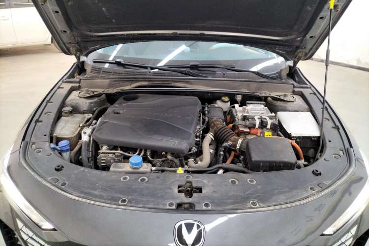 Used Changan UNI-V iDD 2023 Zhidian iDD 1.5T 113km Smart & Fun Version (Rapid Edition)
