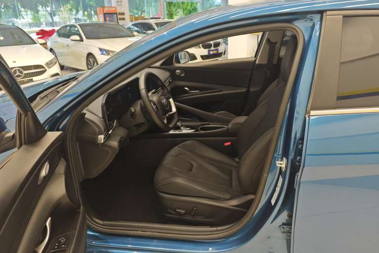 Used Hyundai Elantra 2022 1.5L CVT LUX Prestige Edition
