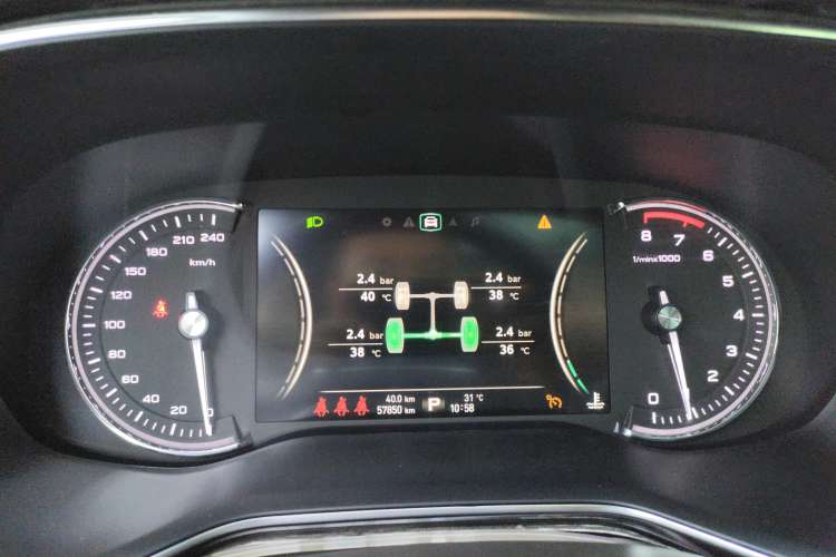 Used Roewe RX8 2018 30T Smart Connectivity Two-Wheel Drive Flagship Edition
