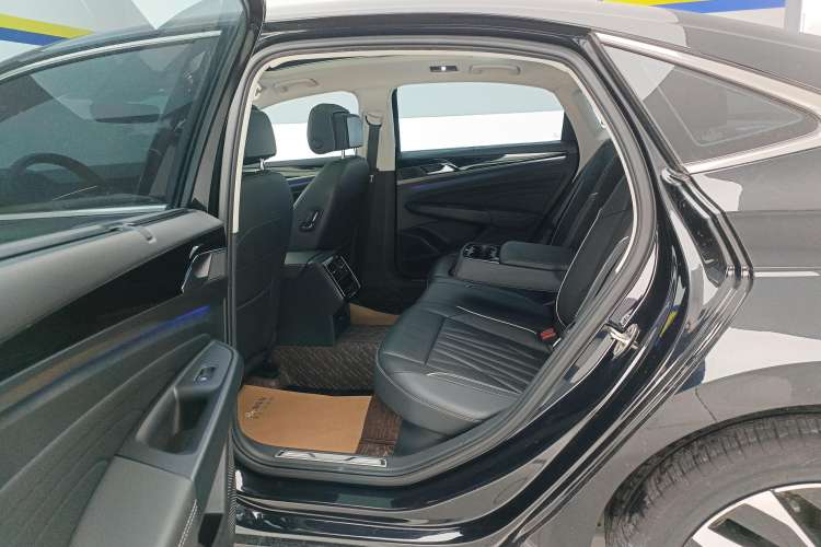 Used Volkswagen Passat 2023 Facelift 330TSI Luxury Edition
