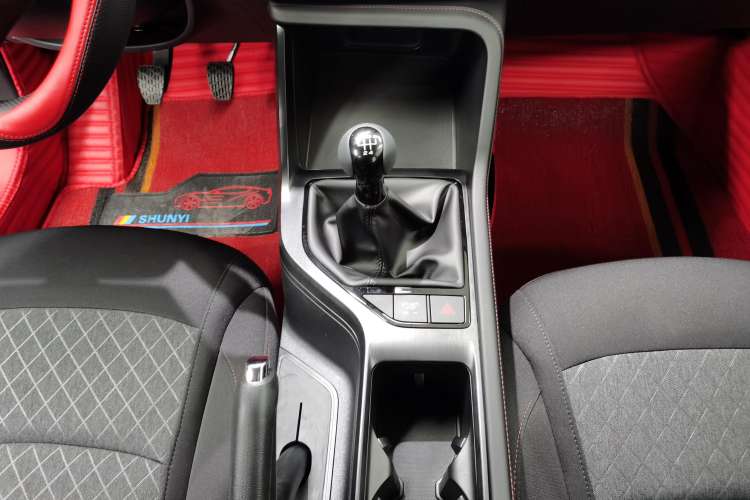 Used Roewe i5 2023 1.5L Manual Comfort Edition
