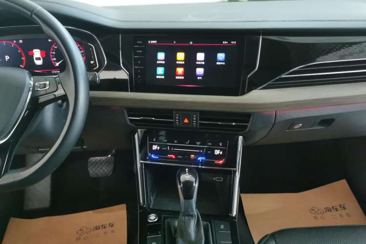 Used Volkswagen Passat 2020 330TSI Luxury Edition China VI
