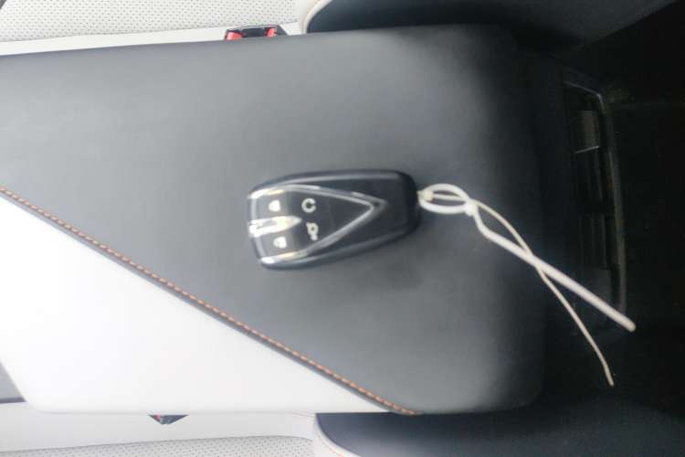 Used Changan UNI-V iDD 2024 Blue Whale Smart Electric iDD 136km ZhiKu Model
