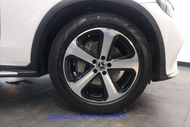 Used Mercedes-Benz GLC 2018 Facelift GLC 260 4MATIC Luxury Edition
