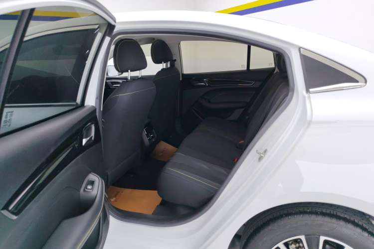 Used Roewe i5 2021 1.5L CVT Platinum Edition
