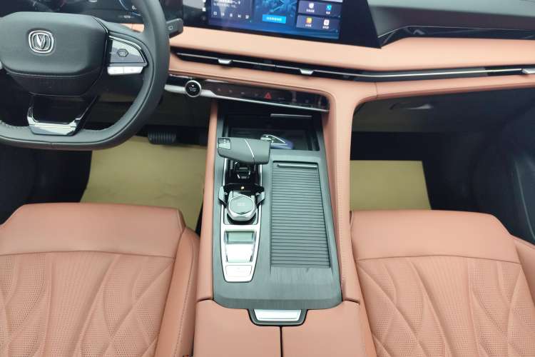 Used Changan CS75 PLUS 2024 3rd Generation Champion Edition 2.0T Intelligent Drive Performance Model
