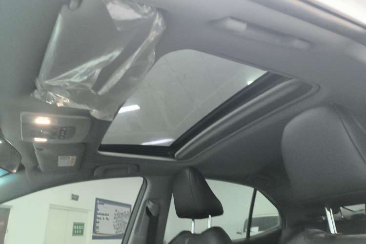 Used Toyota Camry 2023 2.0G Luxury Edition
