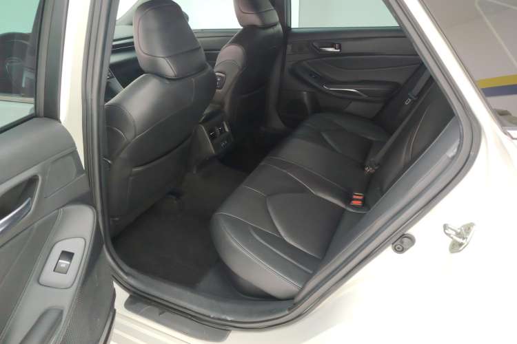 Used Toyota Avalon 2019 Dual-Engine 2.5L Luxury Edition China VI Standard