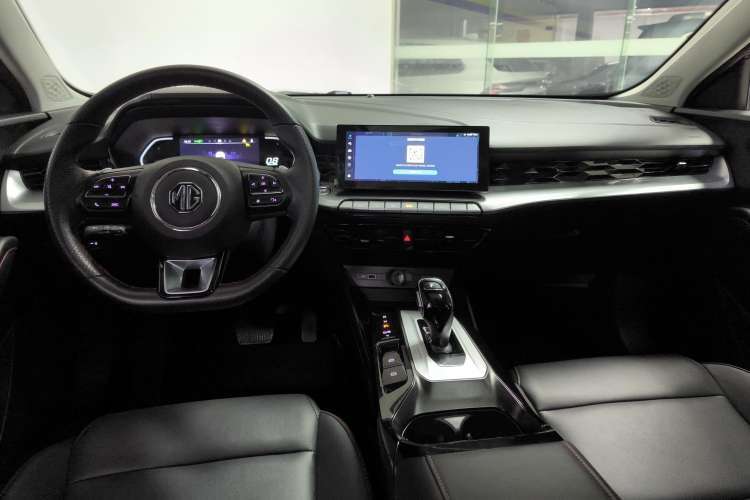 Used MG 5 2022 300TGI DCT Chao Yue Luxury Edition
