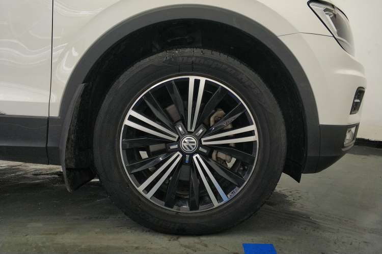 Used Volkswagen Tiguan L 2020 330TSI Automatic Two-Wheel Drive Panoramic Comfort Edition China VI Standard
