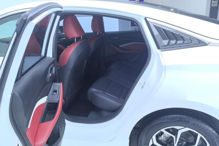 Used MG 5 2023 180 DVVT CVT Luxury Edition
