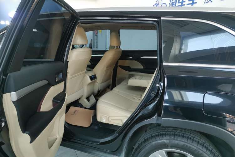 Used Toyota Highlander 2015 2.0T Four-Wheel Drive Luxury Navigation Version with 7 Seats
