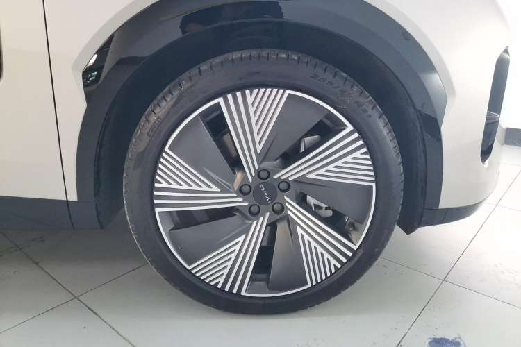 Used Lynk & Co 08 EM-P 2023 220km All-Wheel-Drive Performance Halo
