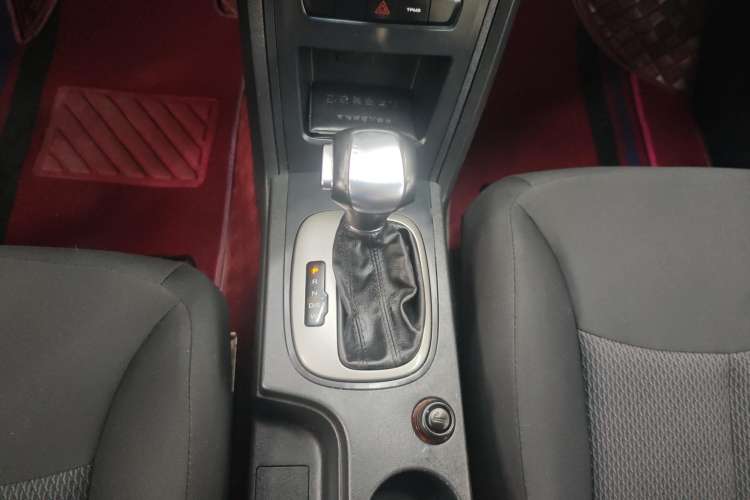 Used Roewe 350 2015 1.5L Automatic Luxury Sunroof Edition
