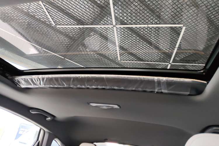 Used Changan UNI-V iDD 2024 Blue Whale Smart Electric iDD 136km ZhiKu Model
