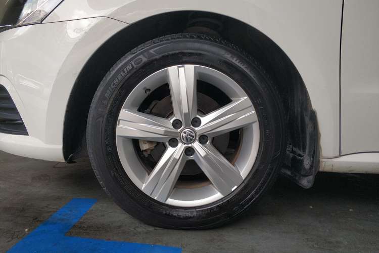 Used Volkswagen Lavida 2017 1.6L Manual Fashion Edition
