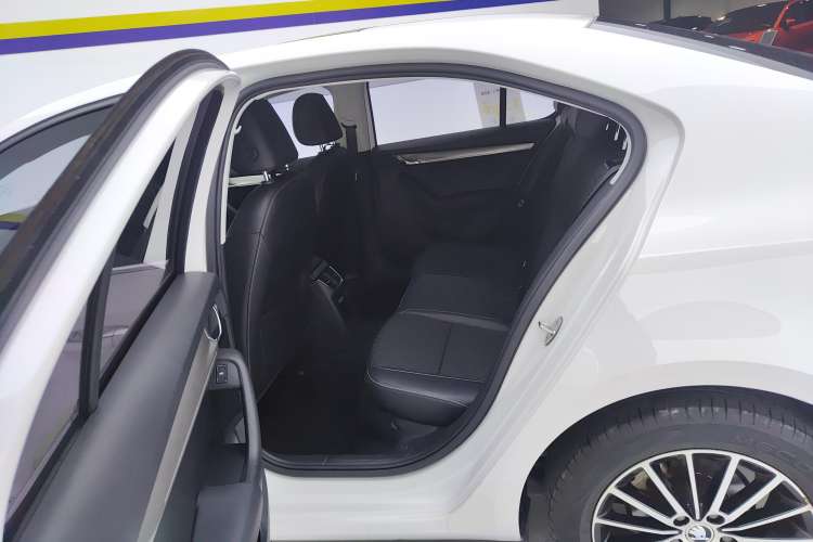 Used Skoda Octavia 2019 1.5L Automatic Smart Drive Luxury Edition China VI Standard
