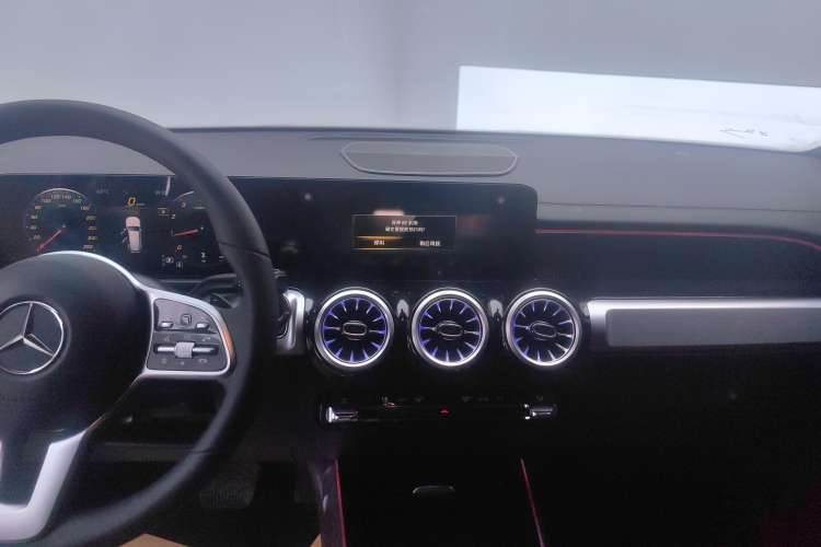 Used Mercedes-Benz GLB 2022 Updated GLB 200 Fashion Edition
