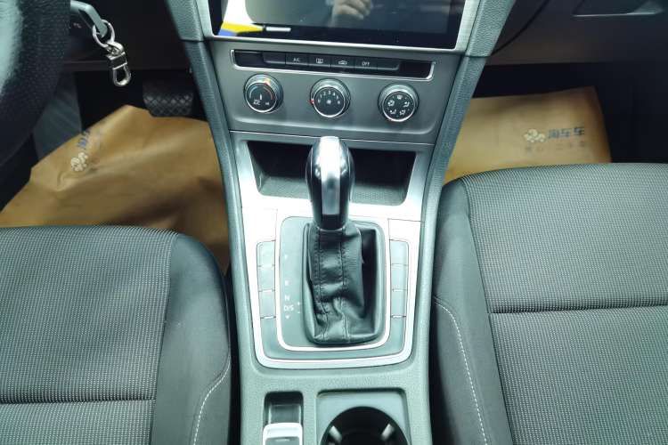 Used Volkswagen Golf 2016 1.6L Automatic Fashion Model
