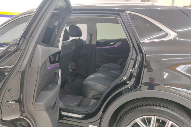 Used Hongqi HS5 2022 Facelifted Version 2.0T Smart Connect Flagship All-Wheel-Drive Edition
