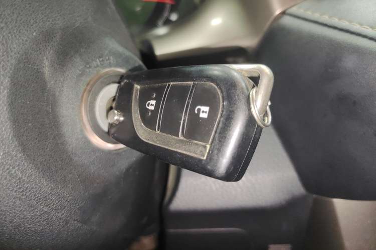 Used Toyota RAV4 2015 2.0L CVT Two-Wheel Drive Fashion Edition
