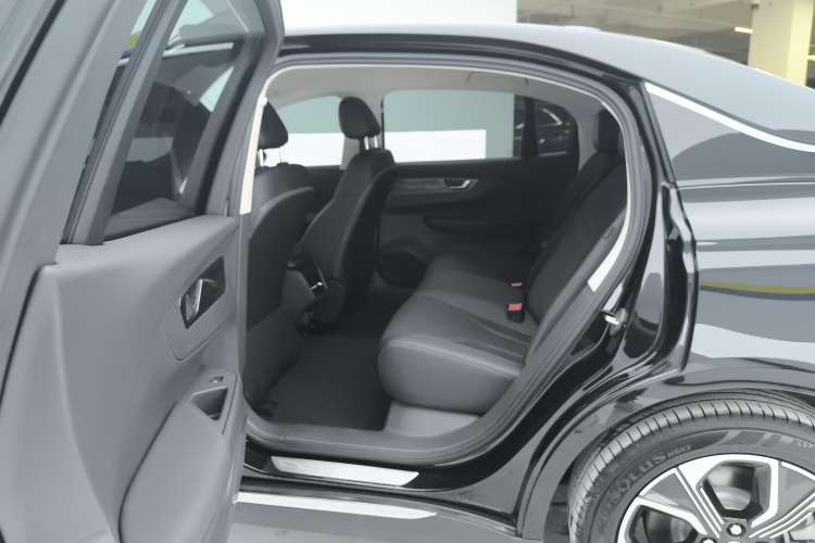 Used Hongqi E-QM5 2023 Base Travel Edition
